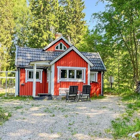 Cozy Home In Oerebro With Wifi Exteriör bild